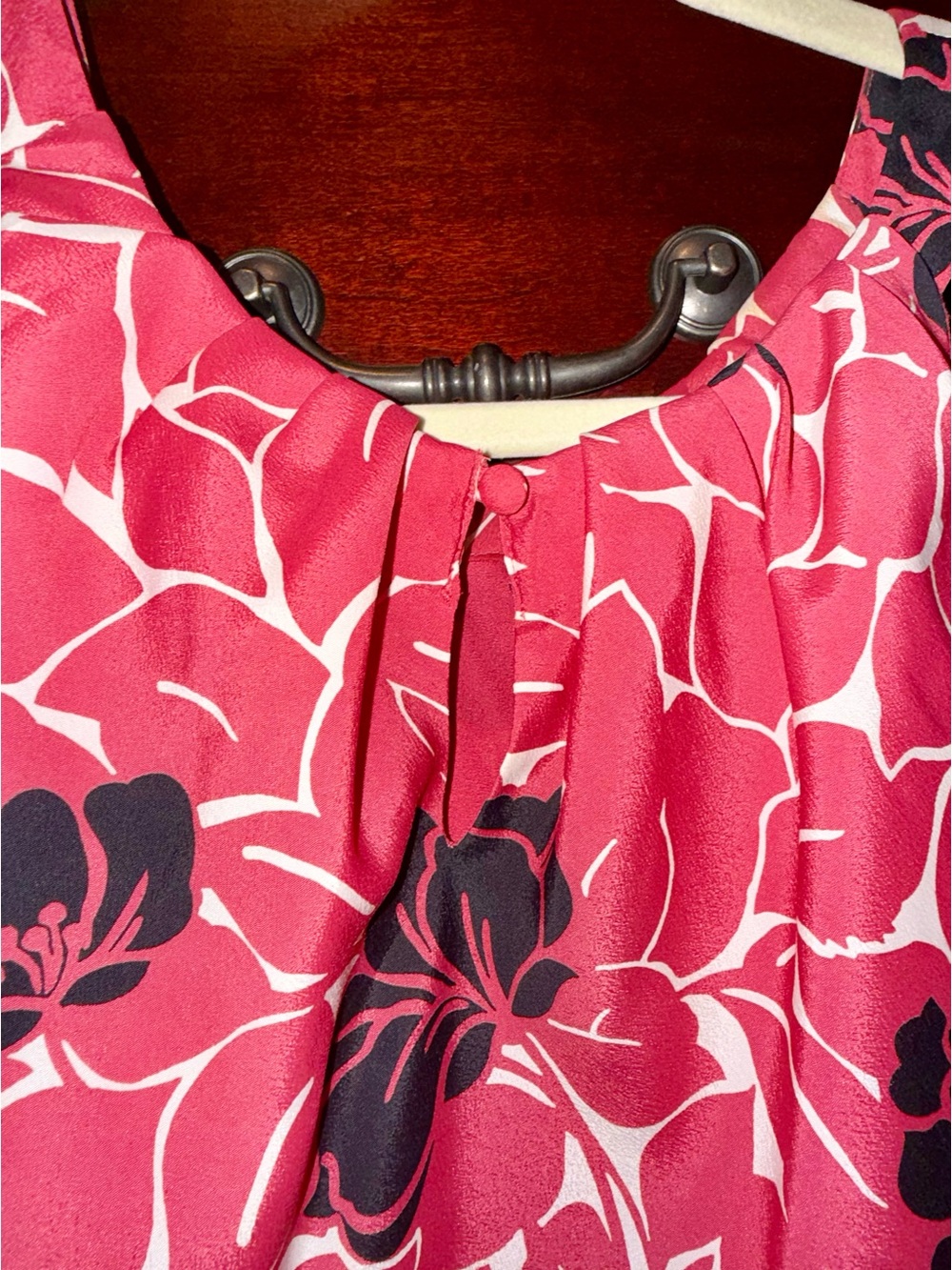 Ann Taylor Floral Sleeveless Tank Top/Blouse with Bold Floral Abstract Print - Picture 4 of 4